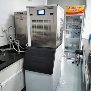 华豫兄弟300公斤雪花制冰机交付上海某生物公司使用